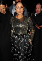 /album/lady-gaga-dejando-la-fiesta-de-despues-dela-balenciagafw15-06-03-2015-/a013-jpg2/